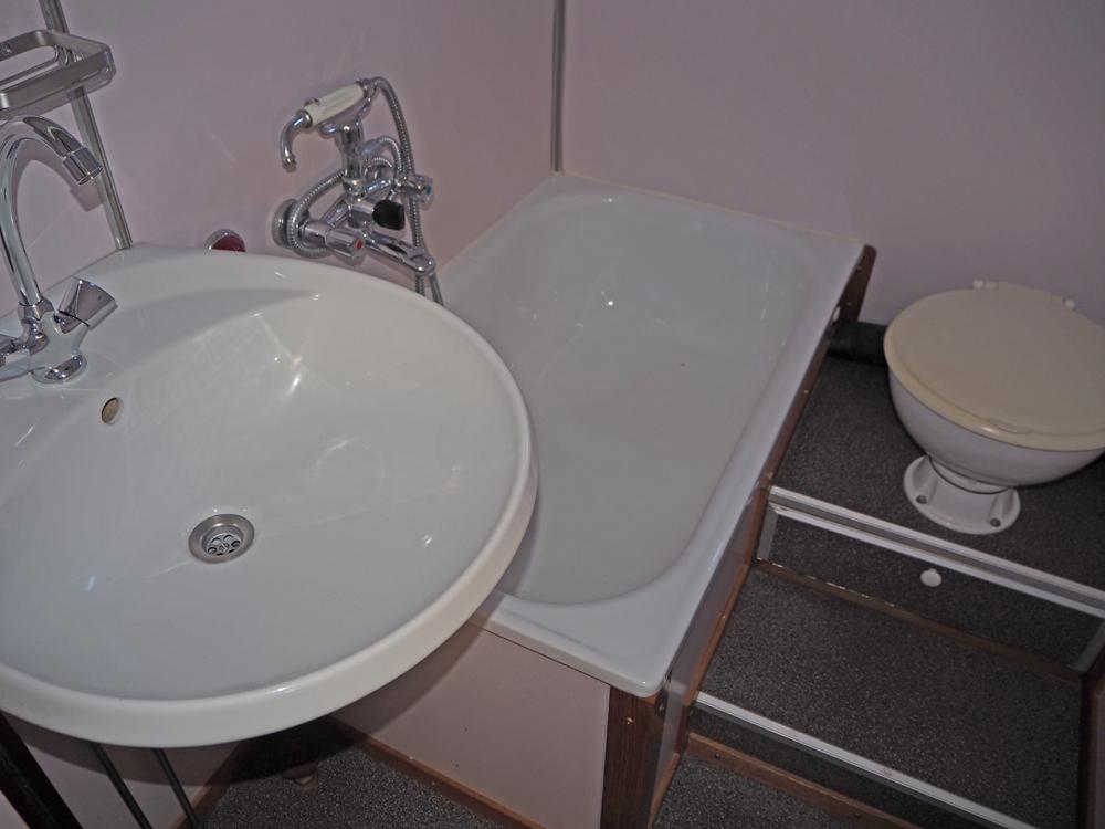 Aft cabin, Accommodation